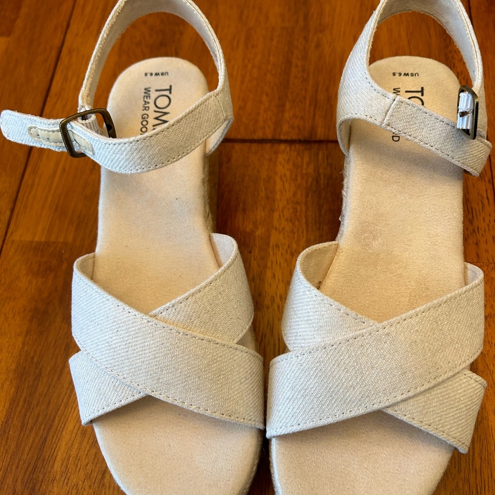 TOM’S SANDALS